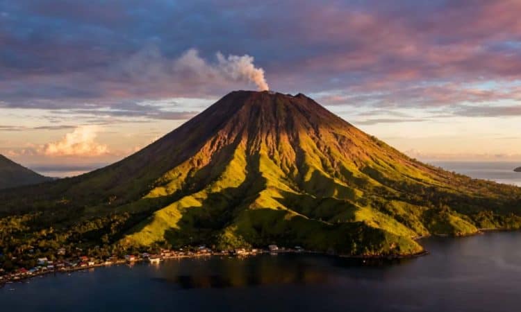 Gunung Gamalama: Keagungan Gunung Berapi yang Menjadi Ikon Pulau Ternate